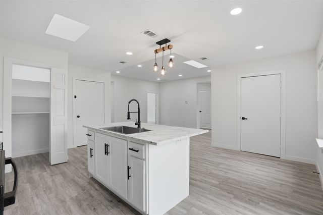 518 Royal Avenue, Grand Prairie, TX 75051