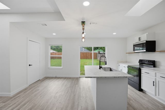 518 Royal Avenue, Grand Prairie, TX 75051