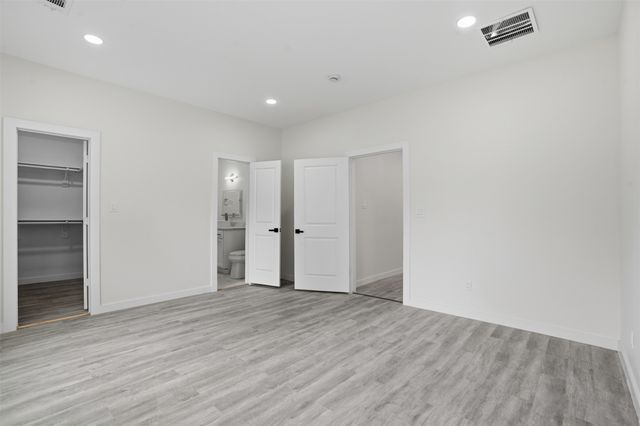 518 Royal Avenue, Grand Prairie, TX 75051