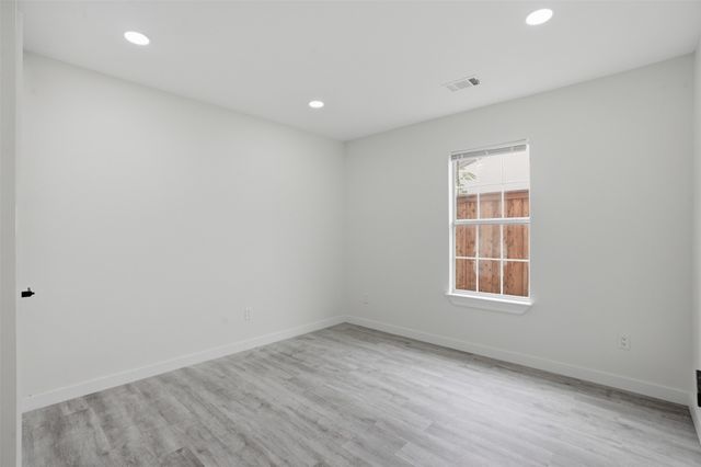 518 Royal Avenue, Grand Prairie, TX 75051
