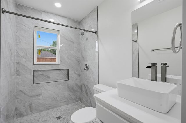 518 Royal Avenue, Grand Prairie, TX 75051
