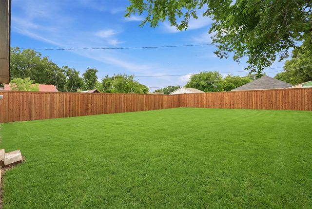 518 Royal Avenue, Grand Prairie, TX 75051