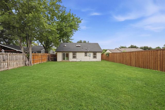 518 Royal Avenue, Grand Prairie, TX 75051