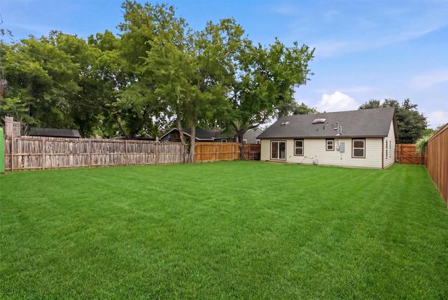 518 Royal Avenue, Grand Prairie, TX 75051