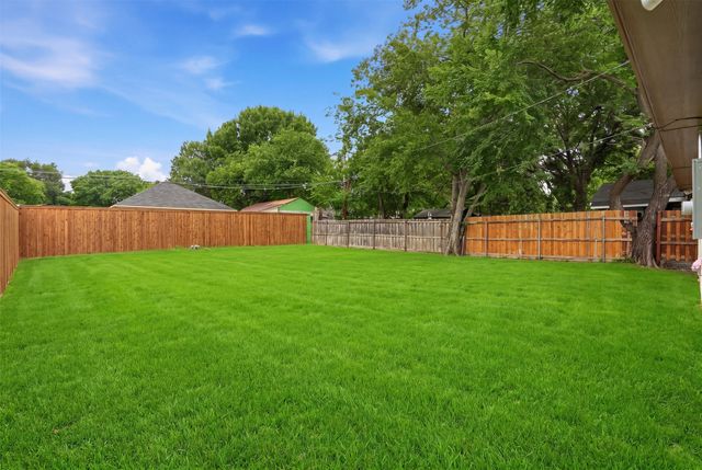 518 Royal Avenue, Grand Prairie, TX 75051