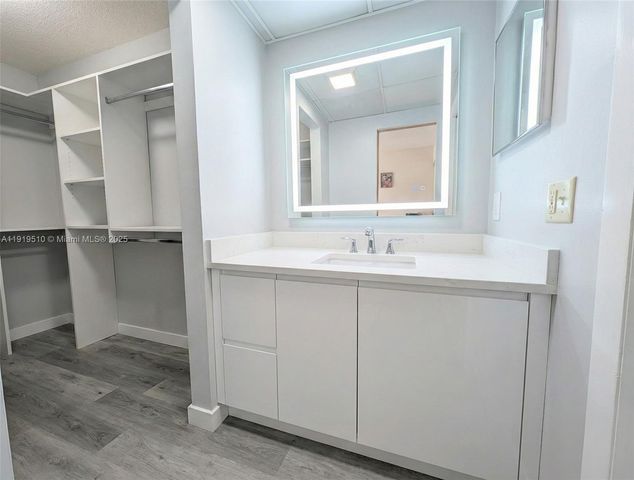 3081 NW 47th Ter 202, Lauderdale Lakes, FL 33313