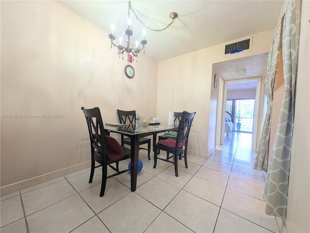3081 NW 47th Ter 202, Lauderdale Lakes, FL 33313