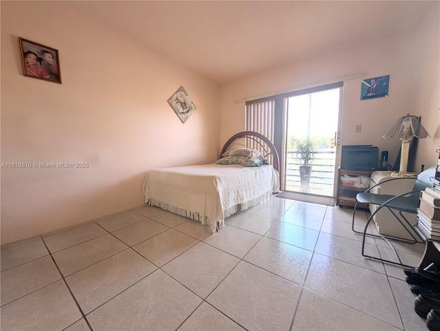 3081 NW 47th Ter 202, Lauderdale Lakes, FL 33313