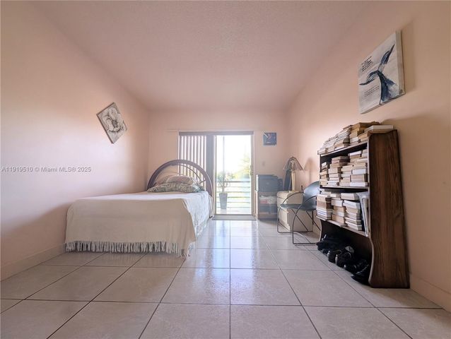 3081 NW 47th Ter 202, Lauderdale Lakes, FL 33313