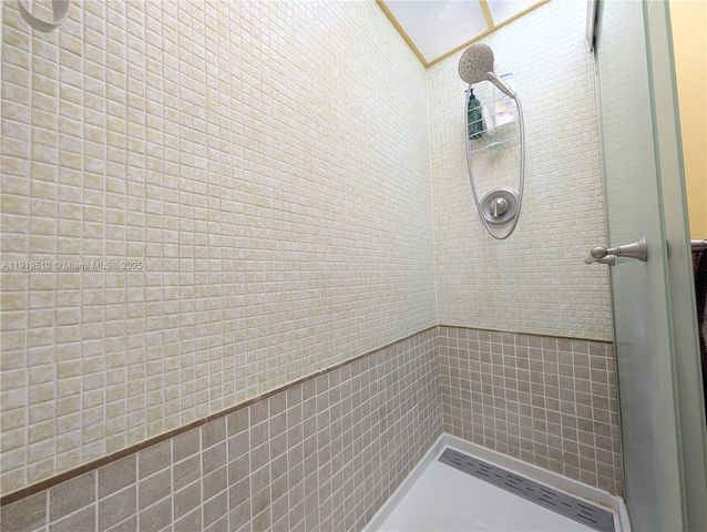 3081 NW 47th Ter 202, Lauderdale Lakes, FL 33313