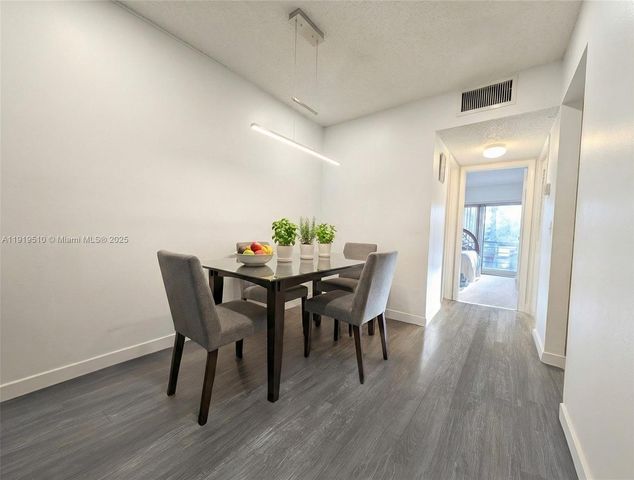 3081 NW 47th Ter 202, Lauderdale Lakes, FL 33313