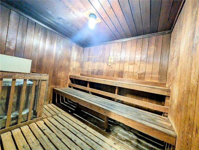 3081 NW 47th Ter 202, Lauderdale Lakes, FL 33313