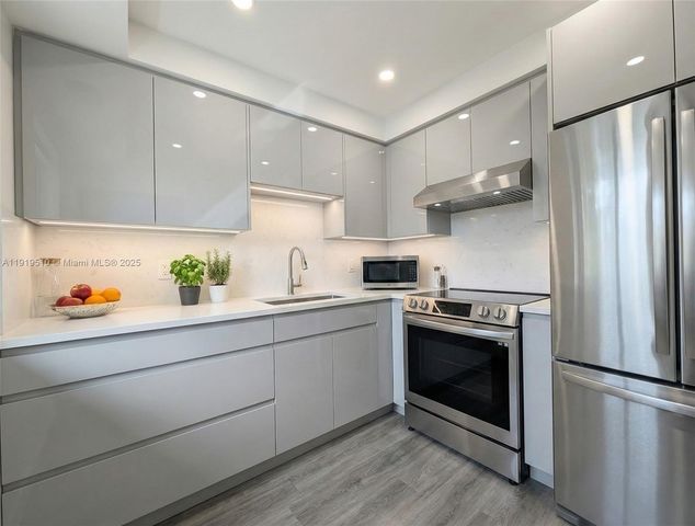 3081 NW 47th Ter 202, Lauderdale Lakes, FL 33313