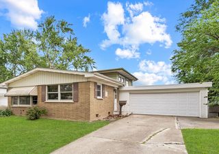 223 Roberta Lane, Chicago Heights, IL 60411