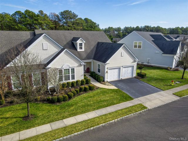 39 Kimberly Drive 39, Westhampton, NY 11977