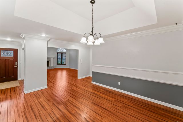 3265 S Oak Avenue, Springfield, MO 65804