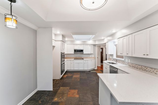 3265 S Oak Avenue, Springfield, MO 65804