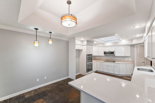 3265 S Oak Avenue, Springfield, MO 65804