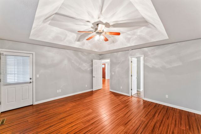 3265 S Oak Avenue, Springfield, MO 65804