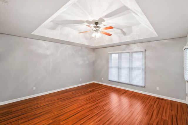 3265 S Oak Avenue, Springfield, MO 65804