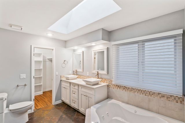 3265 S Oak Avenue, Springfield, MO 65804