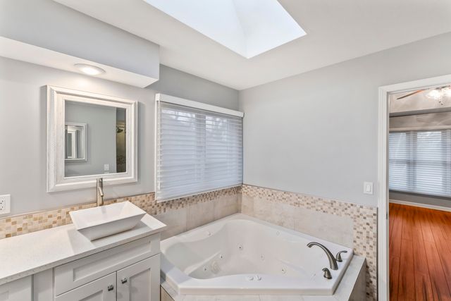 3265 S Oak Avenue, Springfield, MO 65804