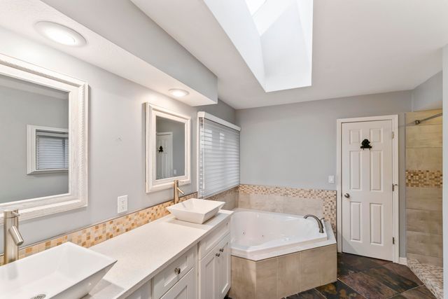 3265 S Oak Avenue, Springfield, MO 65804