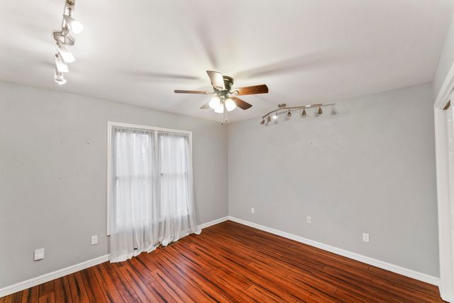 3265 S Oak Avenue, Springfield, MO 65804