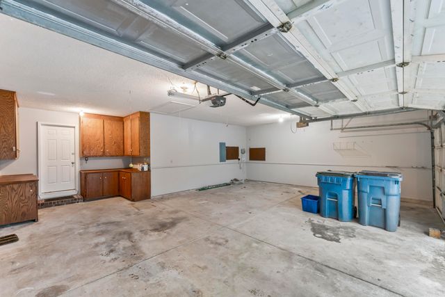 3265 S Oak Avenue, Springfield, MO 65804