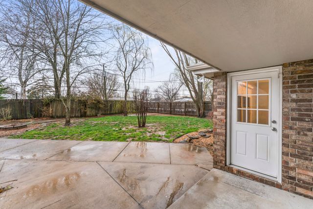 3265 S Oak Avenue, Springfield, MO 65804