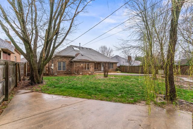 3265 S Oak Avenue, Springfield, MO 65804