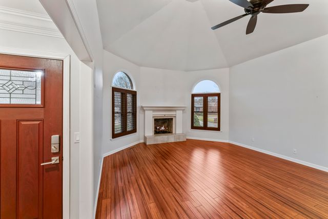 3265 S Oak Avenue, Springfield, MO 65804