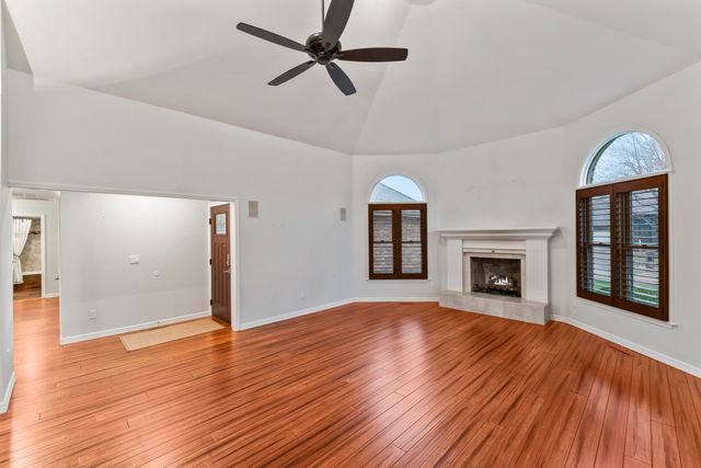 3265 S Oak Avenue, Springfield, MO 65804