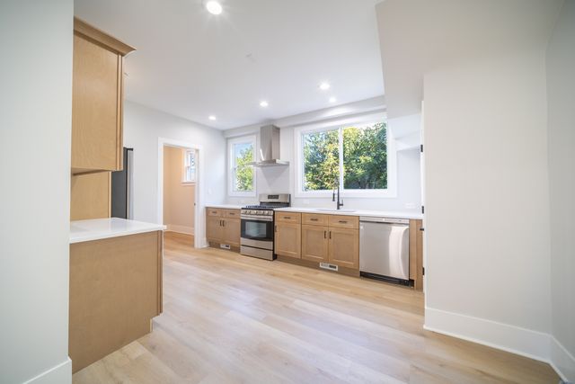 414 Billings Street, Elgin, IL 60123