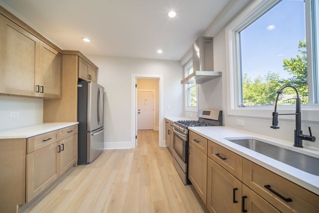 414 Billings Street, Elgin, IL 60123