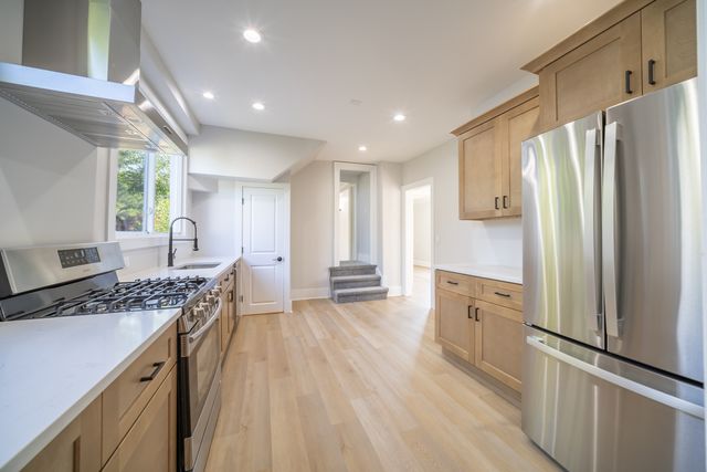 414 Billings Street, Elgin, IL 60123