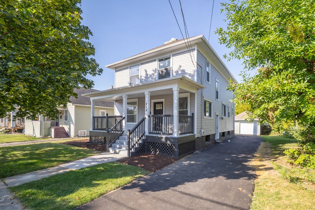 414 Billings Street, Elgin, IL 60123