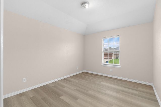 710 Woodcrest Drive, Ennis, TX 75119