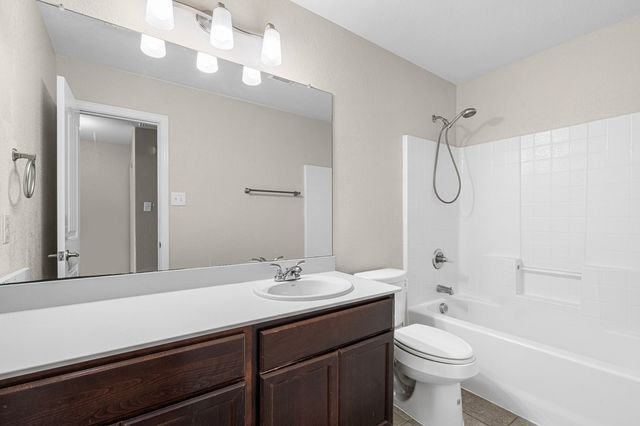 710 Woodcrest Drive, Ennis, TX 75119