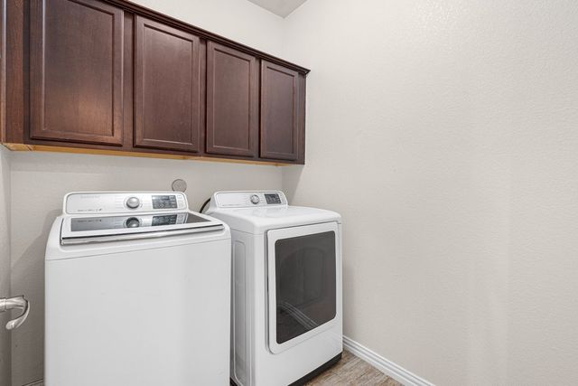 710 Woodcrest Drive, Ennis, TX 75119