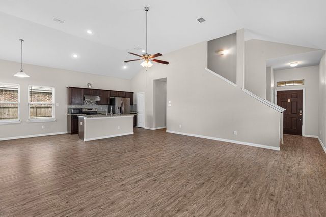 710 Woodcrest Drive, Ennis, TX 75119