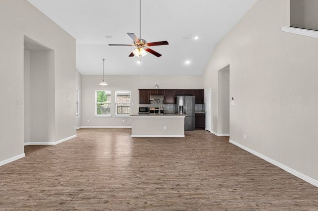 710 Woodcrest Drive, Ennis, TX 75119