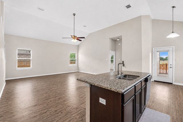 710 Woodcrest Drive, Ennis, TX 75119