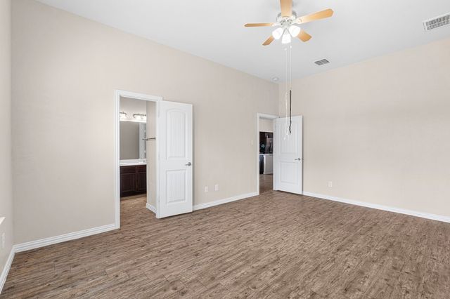 710 Woodcrest Drive, Ennis, TX 75119