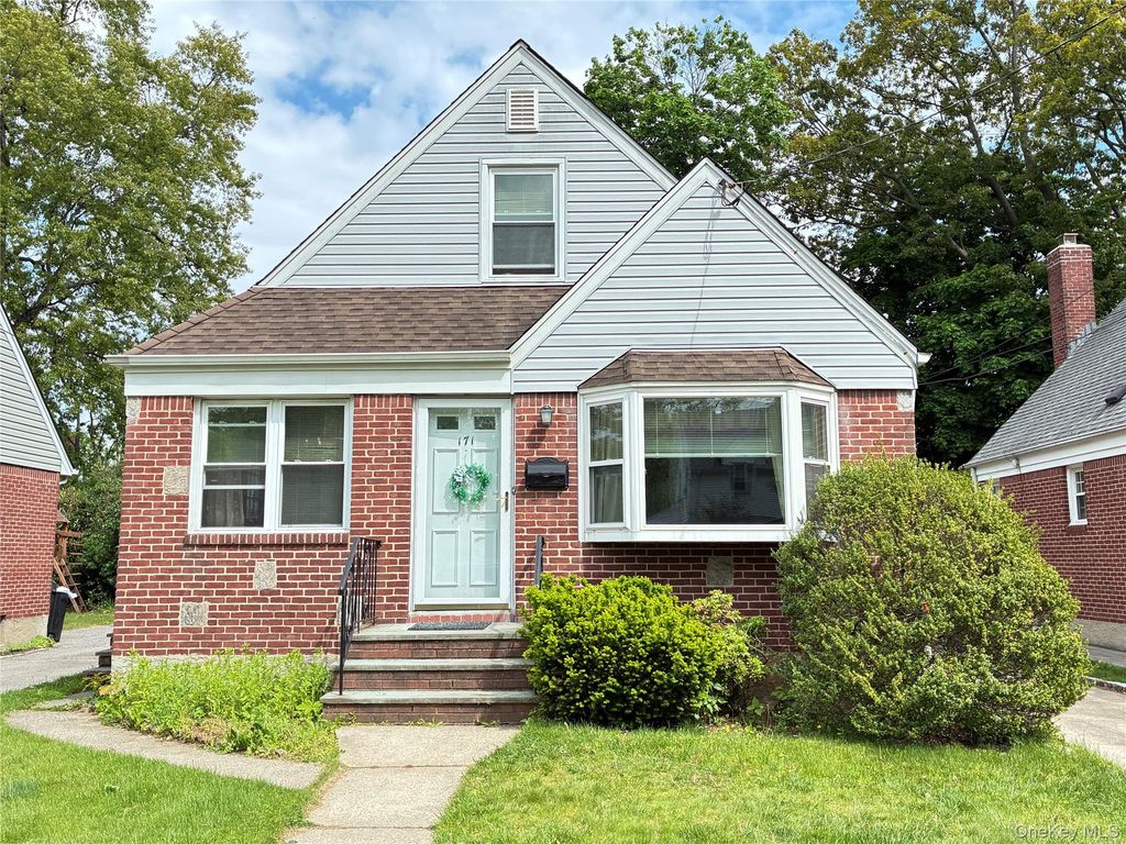 171 Locust Street, Floral Park, NY 11001