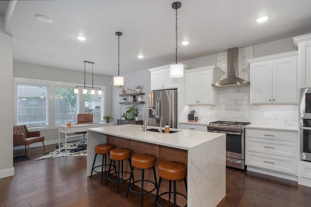 932 E Downshire Drive, Nixa, MO 65714