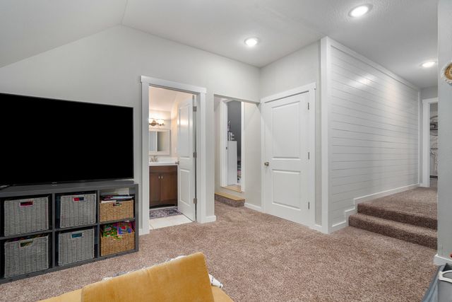 932 E Downshire Drive, Nixa, MO 65714
