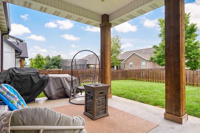 932 E Downshire Drive, Nixa, MO 65714