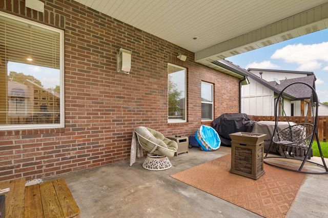 932 E Downshire Drive, Nixa, MO 65714