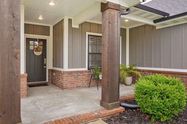932 E Downshire Drive, Nixa, MO 65714